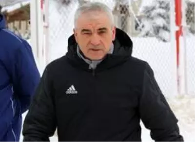 Rıza Çalımbay: Mert Hakan'ı Trabzonspor maçında riske etmeyebiliriz Rıza Çalımbay: Mert Hakan'ı Trabzonspor maçında riske etmeyebiliriz
