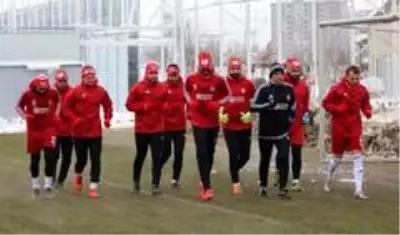 Rıza Çalımbay: Mert Hakan'ı Trabzonspor maçında riske etmeyebiliriz Rıza Çalımbay: Mert Hakan'ı Trabzonspor maçında riske etmeyebiliriz