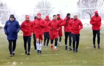 Rıza Çalımbay: Mert Hakan'ı Trabzonspor maçında riske etmeyebiliriz Rıza Çalımbay: Mert Hakan'ı Trabzonspor maçında riske etmeyebiliriz