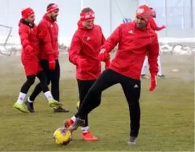 Rıza Çalımbay: Mert Hakan'ı Trabzonspor maçında riske etmeyebiliriz Rıza Çalımbay: Mert Hakan'ı Trabzonspor maçında riske etmeyebiliriz