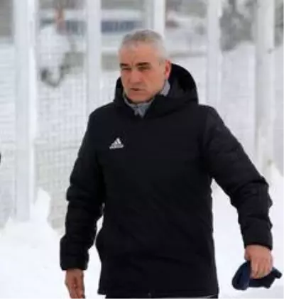 Rıza Çalımbay: Mert Hakan'ı Trabzonspor maçında riske etmeyebiliriz Rıza Çalımbay: Mert Hakan'ı Trabzonspor maçında riske etmeyebiliriz