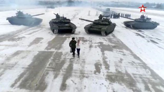 https://foto.haberler.com/haber/2020/02/14/rus-asker-kiz-arkadasina-16-tankla-evlenme-teklif-12918858_3628_m.jpg