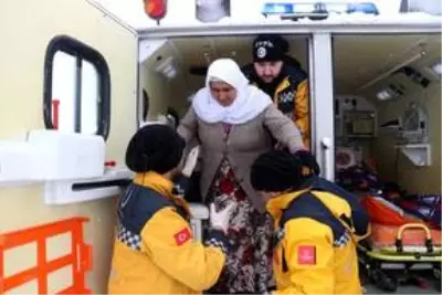 Sivas'ta sağlık görevlileri zorlu kış koşullarına rağmen hastalar için seferber oluyor