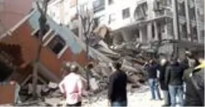 Son dakika: Bahçelievler'de daha önce boşaltılan 7 katlı bina çöktü Son dakika: Bahçelievler'de daha önce boşaltılan 7 katlı bina çöktü