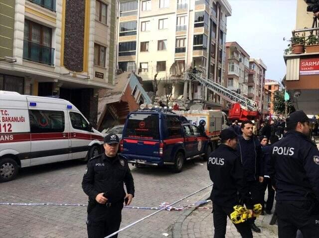 Son dakika: Bahçelievler'de daha önce boşaltılan 7 katlı bina çöktü