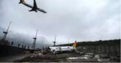 Son dakika: Pistten çıkan uçağın pilotu: Kule 'pas geçin' demedi Son dakika: Pistten çıkan uçağın pilotu: Kule 'pas geçin' demedi