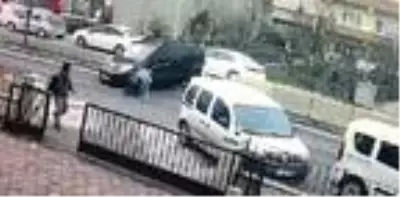 Tartıştığı kişiyi aracıyla ezmeye çalıştığı o anlar kamerada