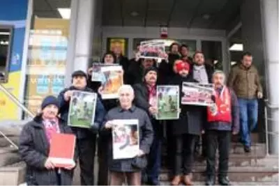 Sivassporlu taraftarlar, TFF ve MHK'ye gözlük ve büyüteç gönderdiler Sivassporlu taraftarlar, TFF ve MHK'ye gözlük ve büyüteç gönderdiler