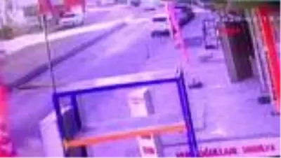 Ümraniye'de otomobile çarparak takla atan cip kamerada