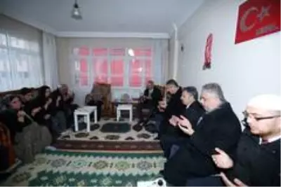 Vali Çakacak, Şehit Karaca'nın ailesini evinde ziyaret etti Vali Çakacak, Şehit Karaca'nın ailesini evinde ziyaret etti