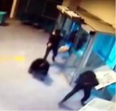 17 yaşındaki genç, amcasını böyle öldürdü! Kan donduran olay kamerada 17 yaşındaki genç, amcasını böyle öldürdü! Kan donduran olay kamerada