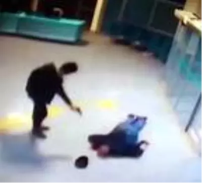17 yaşındaki genç, amcasını böyle öldürdü! Kan donduran olay kamerada 17 yaşındaki genç, amcasını böyle öldürdü! Kan donduran olay kamerada