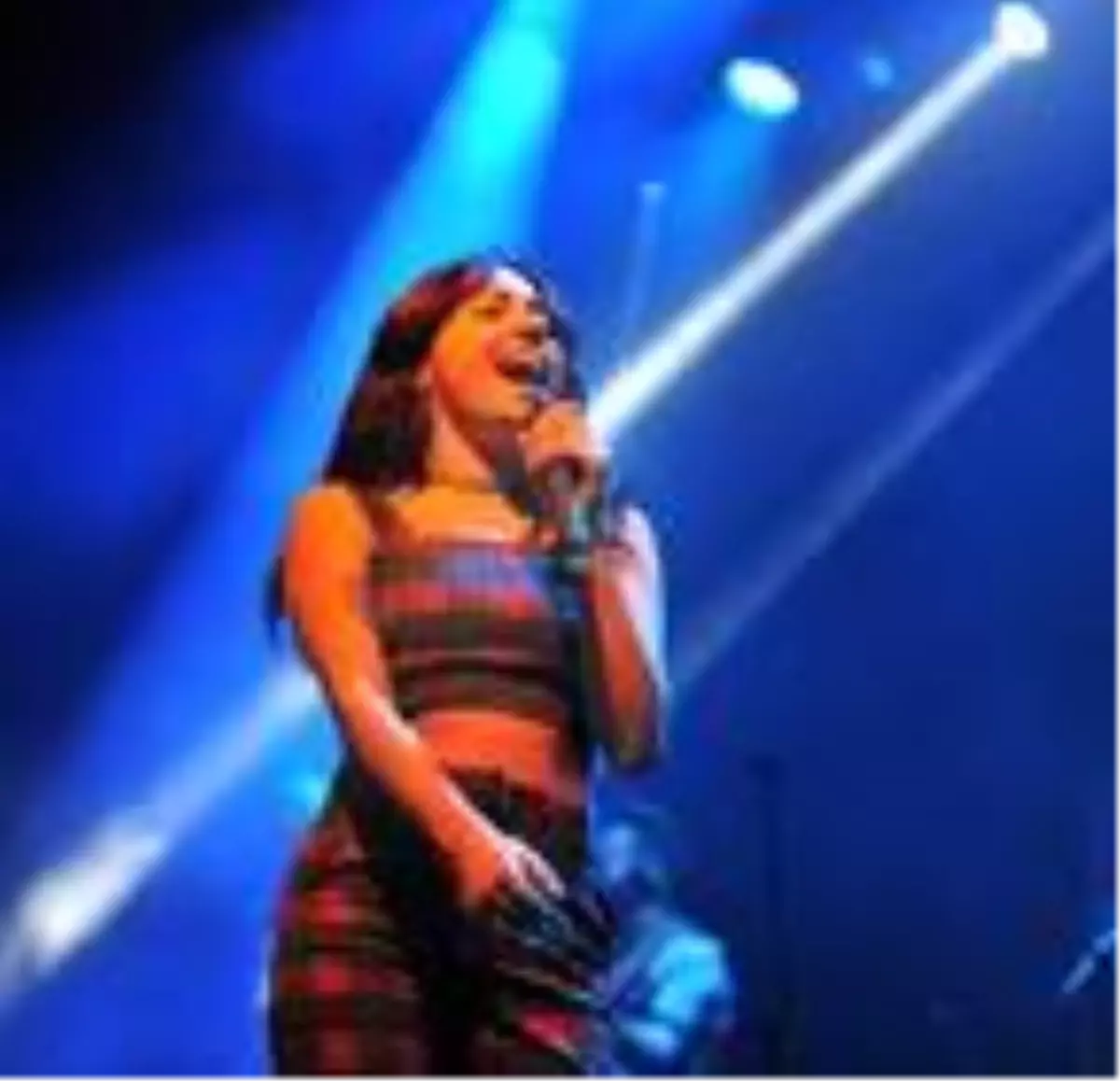 Zeynep Bastik, Bursalı hayranlarını coşturdu