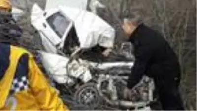 Ankara'da otomobil şarampole yuvarlandı: 2 yaralı
