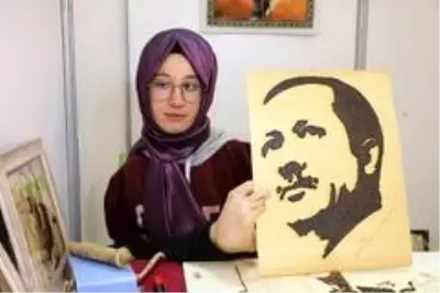 Ayağıyla yaptığı sanatını dünya çapında ilerletmek istiyor Ayağıyla yaptığı sanatını dünya çapında ilerletmek istiyor