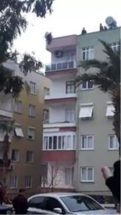 Ayrı yaşadığı eşi gönderdiği çiçeği kabul etmeyince intihara kalkıştı Ayrı yaşadığı eşi gönderdiği çiçeği kabul etmeyince intihara kalkıştı