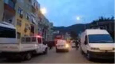 Ayrı yaşadığı eşi gönderdiği çiçeği kabul etmeyince intihara kalkıştı Ayrı yaşadığı eşi gönderdiği çiçeği kabul etmeyince intihara kalkıştı