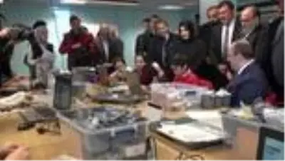 Bakan Varank, Trabzon Deneyap Atölyesi'ni ziyaret etti Bakan Varank, Trabzon Deneyap Atölyesi'ni ziyaret etti