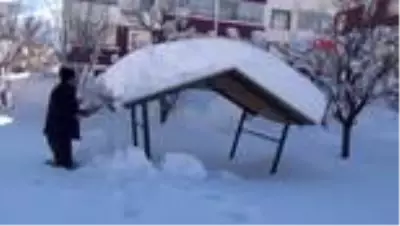 Bitlis'te yolu kapalı olan 70 köy için çalışmalar sürüyor