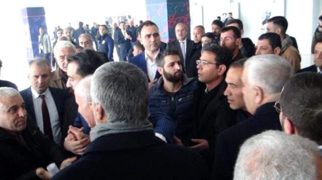 CHP kongresinde çıkan arbedede partililer yumruklaştı