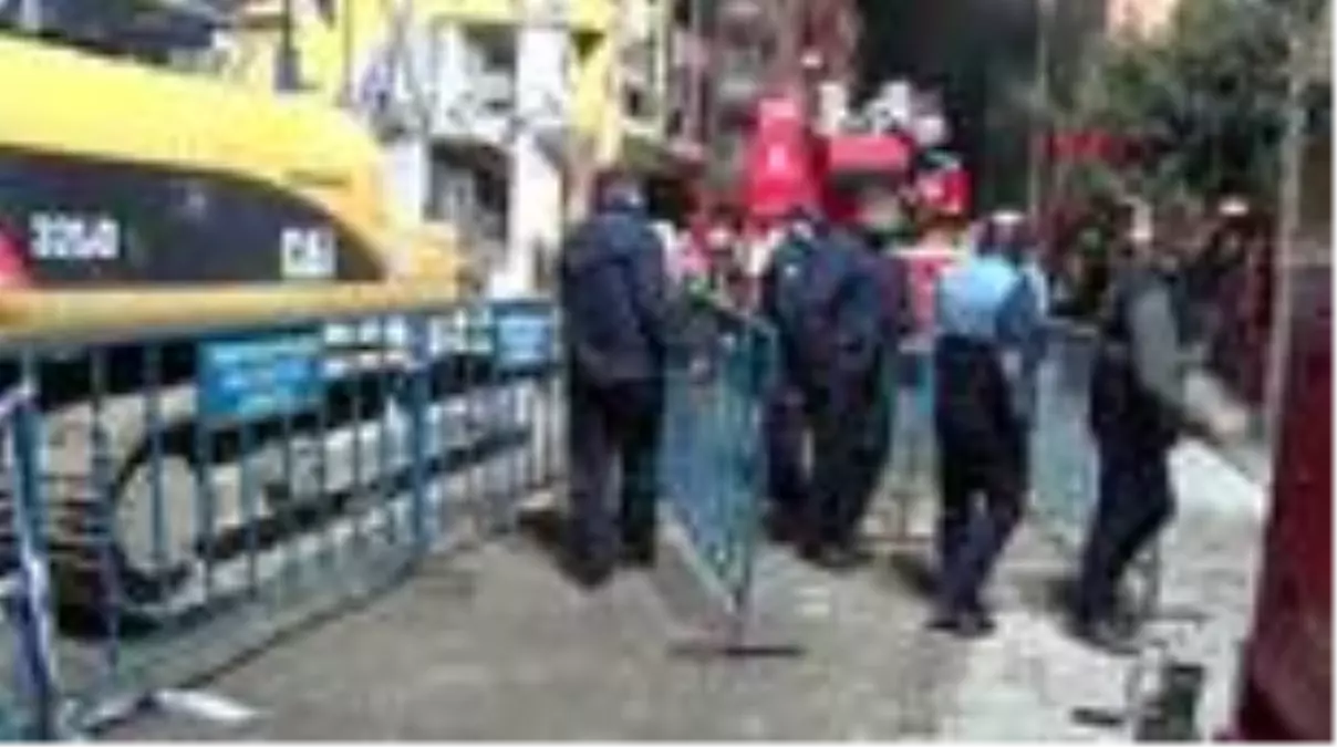 Çöken binanın enkaz kaldırma çalışmaları tamamlandı