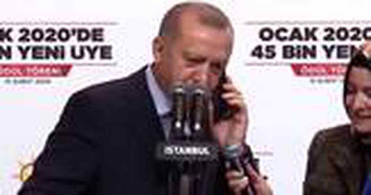 Cumhurbaşkanı Erdoğan telefonda parti üyesi ile görüştü, salonda kahkaha tufanı koptu
