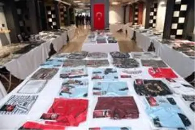 Devlet büyükleri ve şehitlerin eşyaları Gaziosmanpaşa'da sergileniyor