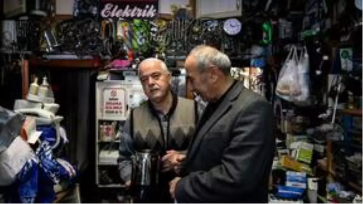 Elektronik ev aletlerini 63 yıldır tamir ediyor