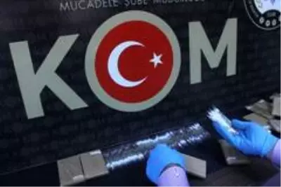 Emlakçıda bulunan 3,5 milyon lira değerindeki kobra zehrine kimse sahip çıkmadı Emlakçıda bulunan 3,5 milyon lira değerindeki kobra zehrine kimse sahip çıkmadı