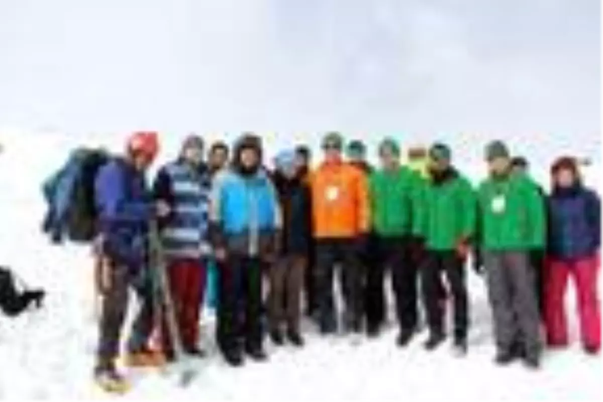 Erciyes Kayak Merkezi'nde 'çığ' eğitimi