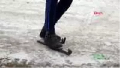 Erzurum kornişleri bırakıp, kayak takımı ile kaydılar