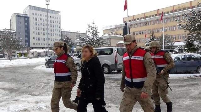 Evindeki gizli bölmede yakalanan cezaevi firarisi kadın: Cumhurbaşkanı bizi affetsin