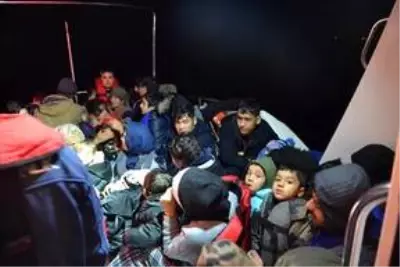 İzmir'de 52 düzensiz göçmen yakalandı