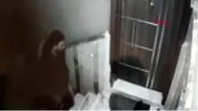 Konya 11 apartmandan 25 çift ayakkabıyı numaralarını kontrol edip, çaldı