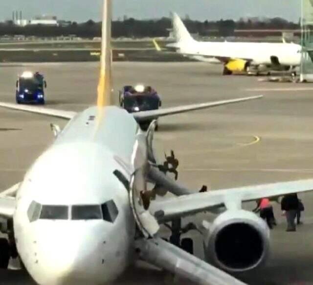 Pegasus uçağında yangın paniği! Yolcular tahliye edildi