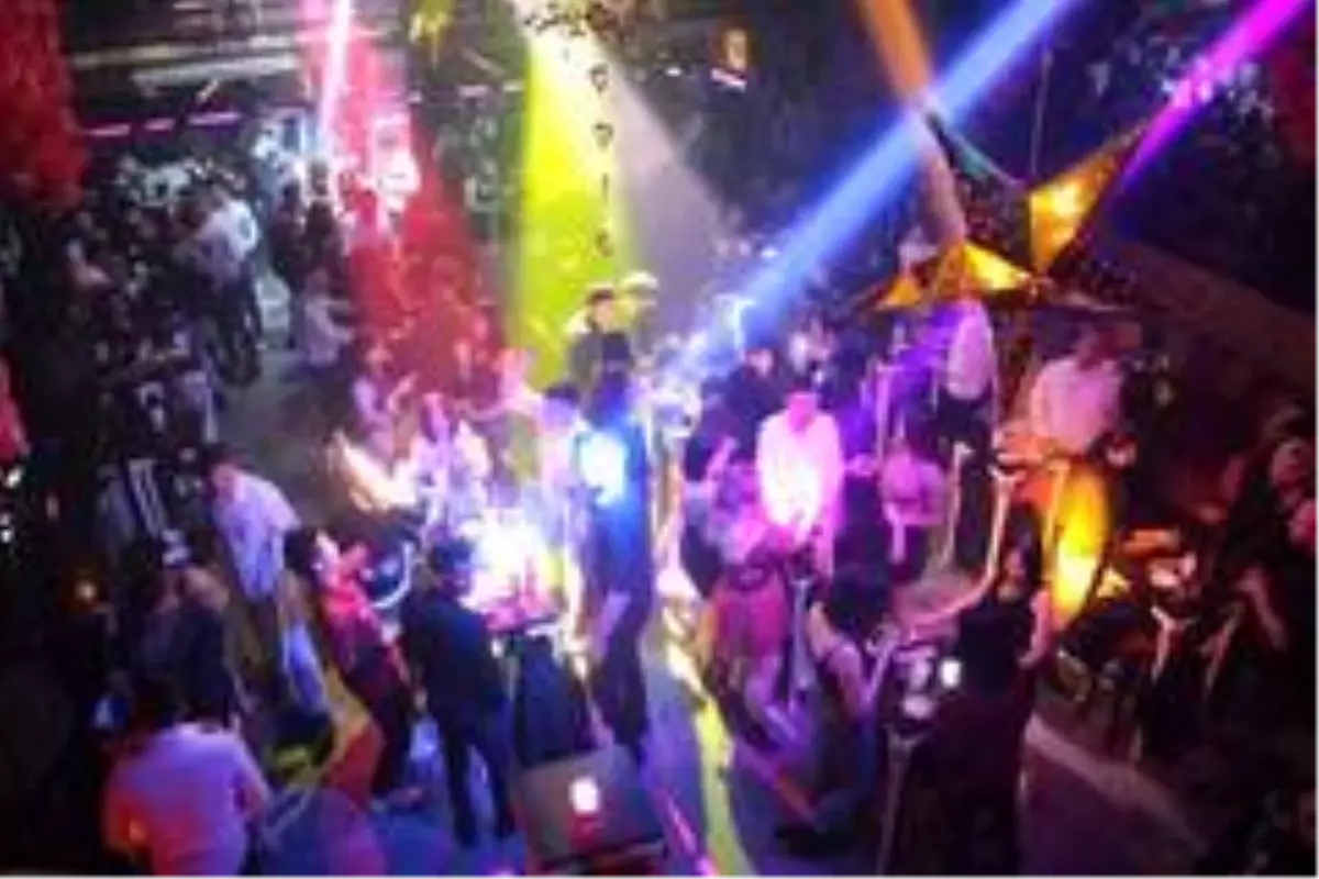 Sevgililer Günü'nde eğlence mekanları doldu taştı