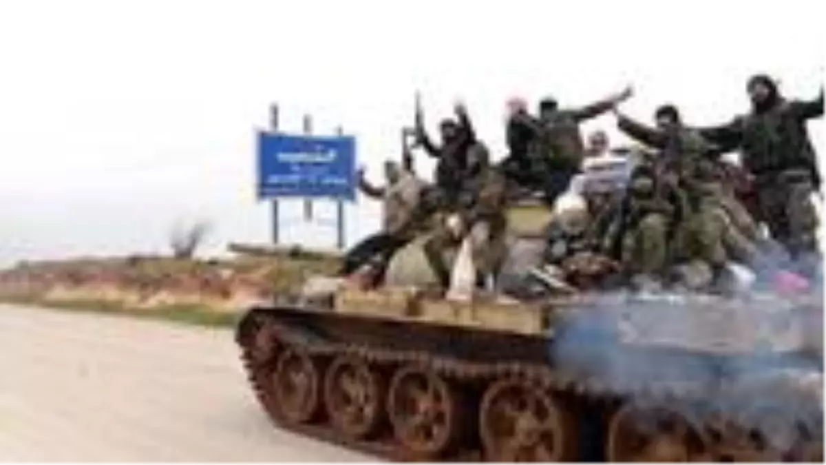 Suriye ordusu, kontrolü ele geçirdiği M5 karayolundaki bariyerleri temizliyor