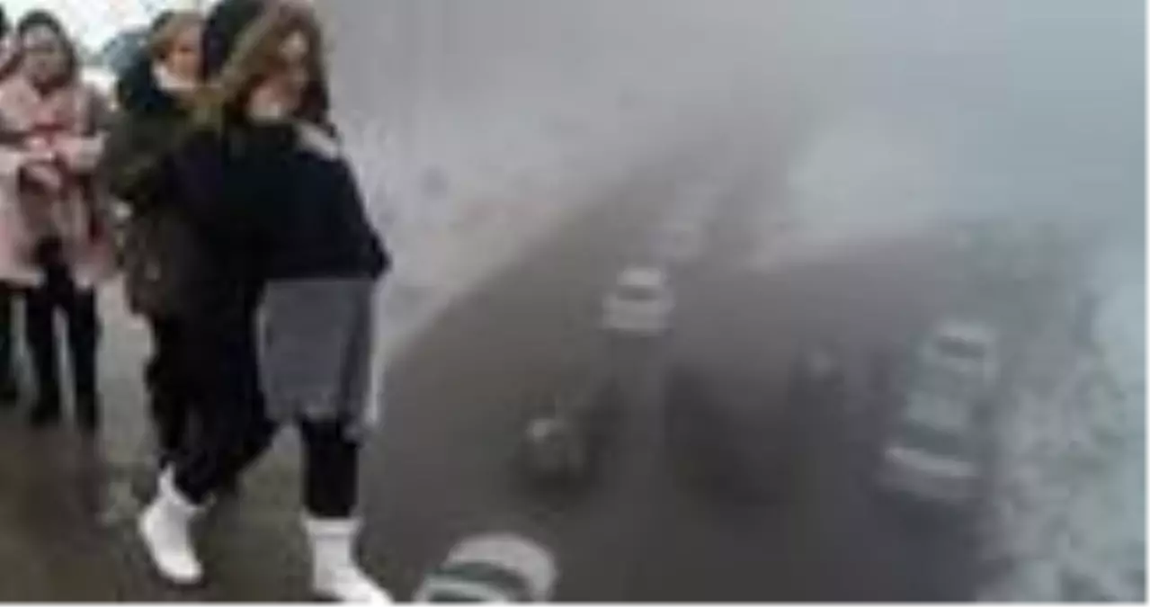 Tatilciler akın etti! Kartepe yolunda 3 kilometrelik araç kuyruğu oluştu