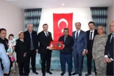 11 yaşındaki terör şehidi mezarı başında anıldı 11 yaşındaki terör şehidi mezarı başında anıldı