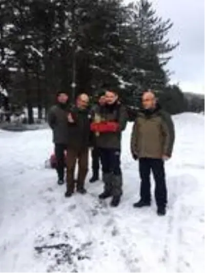Bakan Pakdemirli, tedavisi tamamlanan gökdoğanı doğaya bıraktı