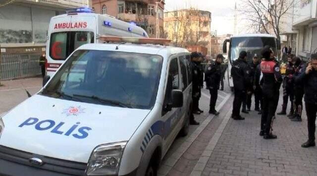 Esenyurt'ta polislere bıçakla direnen cezaevi firarisi vurularak yakalandı