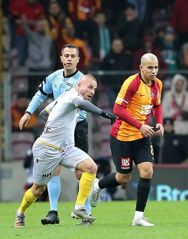 Gökhan Töre ile Feghouli arasında gerginlik! Bir anda boğazına sarıldı