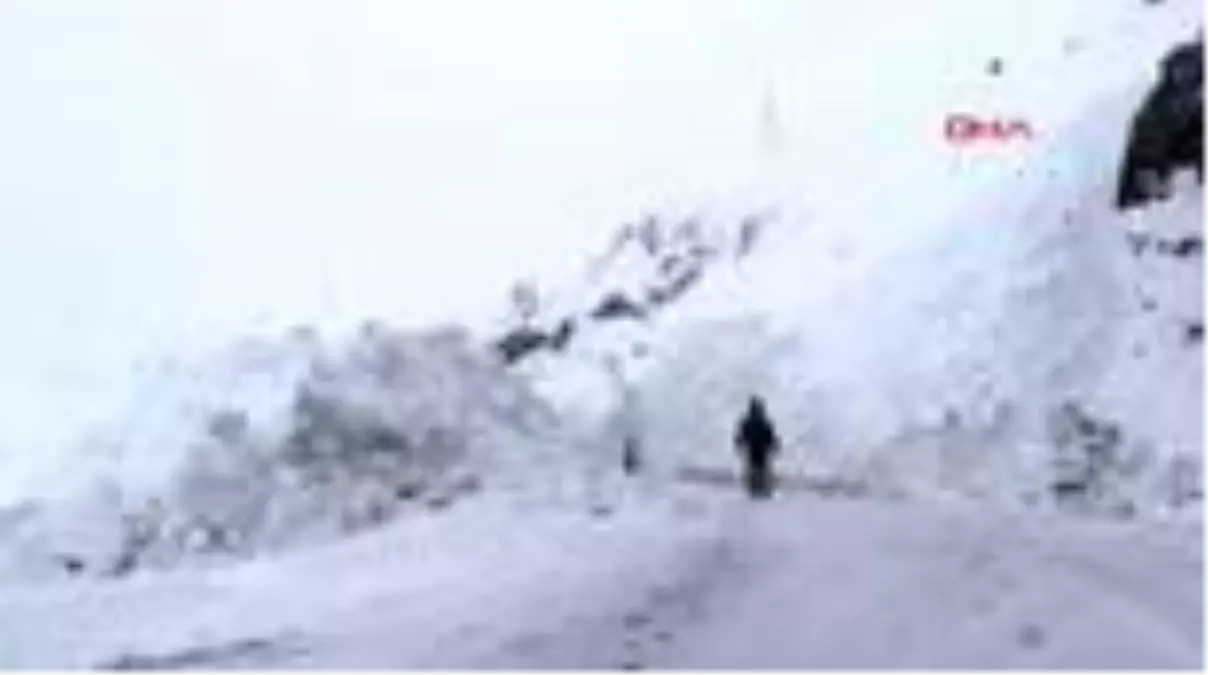 Gümüşhane'de ekiplerin yoğun kar mesaisi