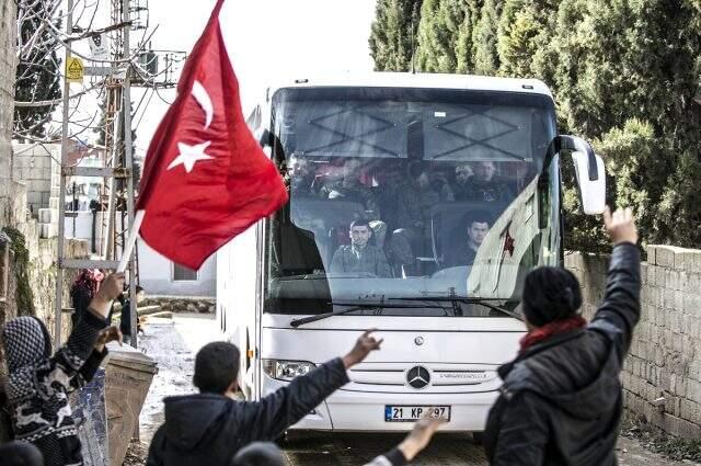 Hatay Reyhanlı'da sınır mahallesi bayraklarla donatıldı