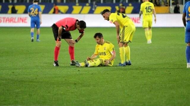 Sakatlanan Emre Belözoğlu, Galatasaray derbisinde yok