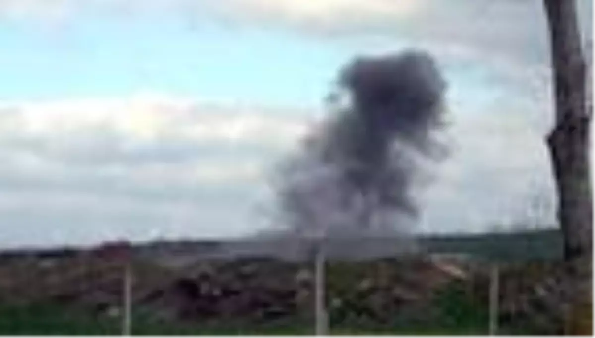 Tarlada bulunan patlamamış top mermisi, kontrollü imha edildi