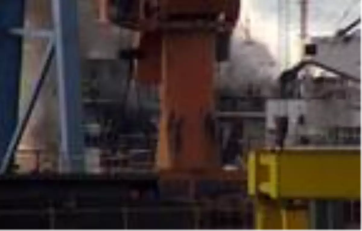 Tuzla'da gemide yangın (1)