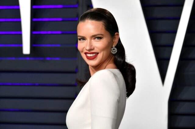 Adriana Lima'nın Türk iş insanı Emir Bahadır'la aşk yaşadığı iddia edildi