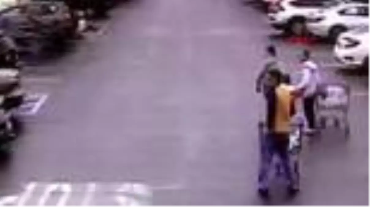 Alışveriş sepetiyle hırsızı yakalattı