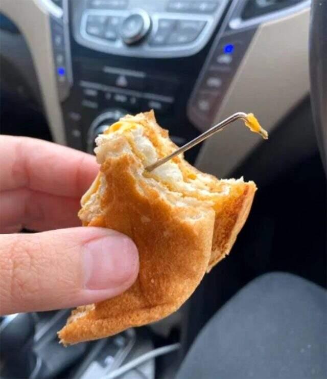 Avustralya'da bir kadının sipariş verdiği hamburgerin içinden metal çubuk çıktı